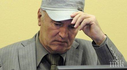 докато четат присъдата младич иска пуснат тоалетната