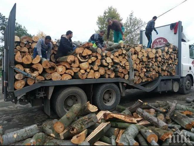 Сливенската структура на ГЕРБ направи дарения за бедстващите в Бургаско