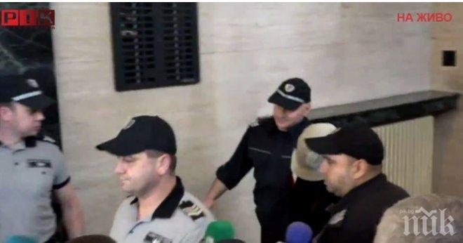 Гребеца от Наглите пак иска на свобода