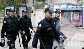 Арестуват 107 учители в Турция във връзка с преврата