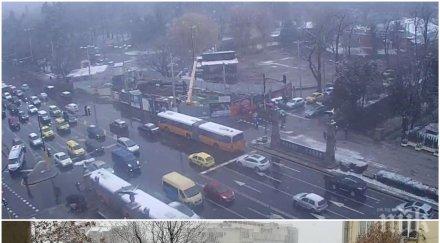 ексклузивно пик снегът блокира движението софия пъплят колите снимки