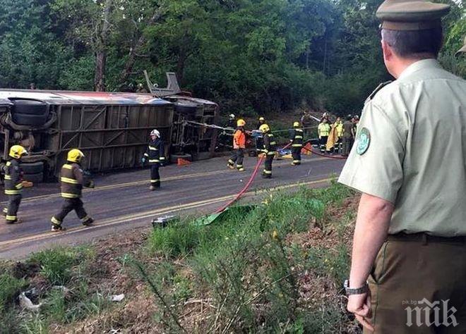Трагедия! 11 загинали, след  като автобус се е преобърнал в Чили