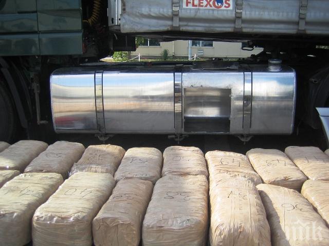 Удар! Хванаха яхта с 2 тона марихуана край гръцки остров