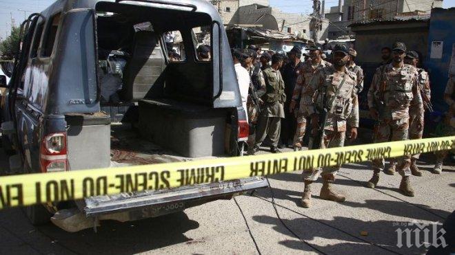 Камикадзе се взриви и уби петима души в Пакистан
