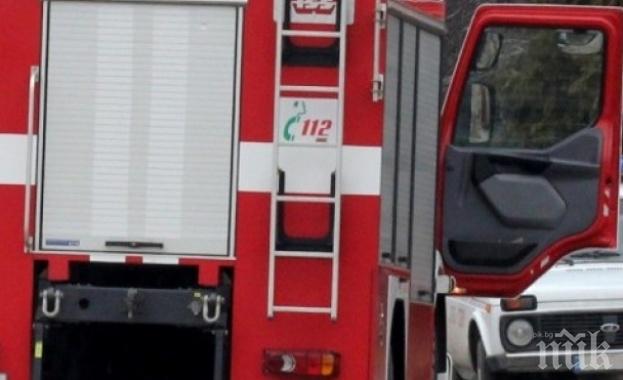 Автосервиз в Баня изгоря през нощта