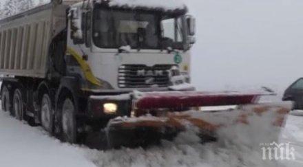 заради снеговалежа ограничения движението смолянско