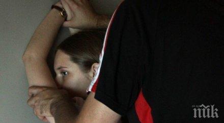 изверг военен блудствал момиченцата своя съсед