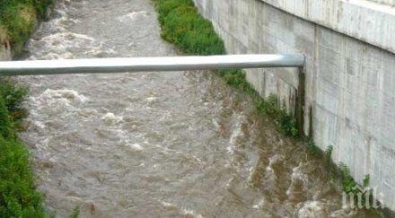 река бистрица потече черна