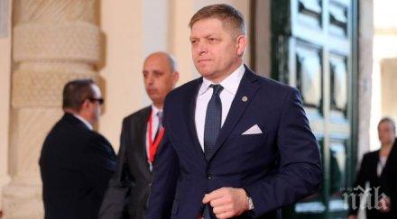 премиерът словакия изкара нощна смяна фабрика знак солидарност работниците