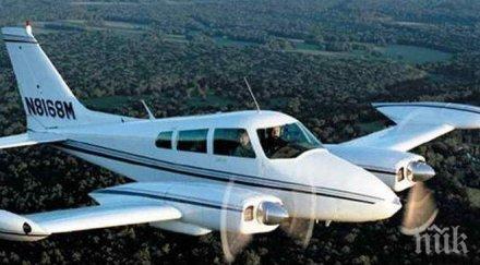 неизвестност канада изчезнал самолет двама души борда