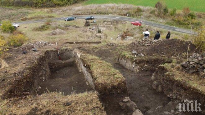 НАХОДКА! Откриха кости на изчезнало древно животно при разкопките на Русокастро