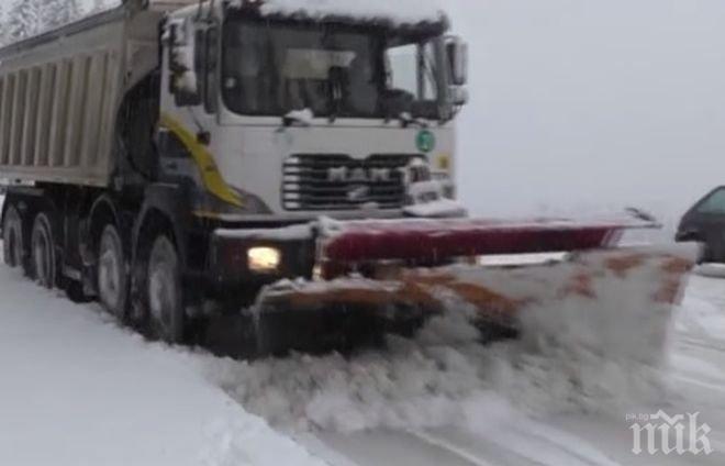 Заради снеговалежа!  Ограничения за движението в Смолянско