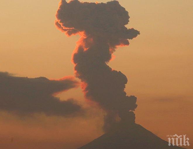 Активност! Вулканът Попокатепетел в Мексико изхвърли пепел на 3 км височина