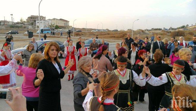 ПЪРВО В ПИК! Генерал Деси друса кръшни народни танци в Кипър! Президентшата поведе право хоро (СНИМКИ/ВИДЕО)