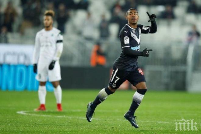 Джонатан Кафу с астистенция при разгром на Бордо