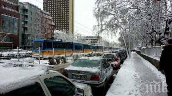 ОТ ПОСЛЕДНИТЕ МИНУТИ! Инцидент с трамвай до Пирогов! Трафикът до Руски паметник е жесток