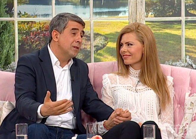 ГОРЕЩО! Гаджето на Плевнелиев крие снимки по монокини (ПИКАНТНО ФОТО)