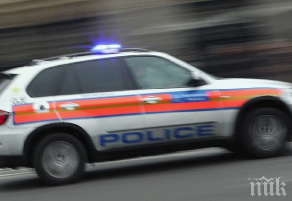 ФАКИРИ! Вижте как бандити свиха бял мерцедес за секунди (ВИДЕО)