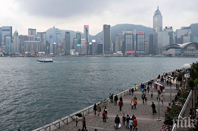 Инцидент! 19 пострадали при катастрофа между автобус и камион в Хонконг