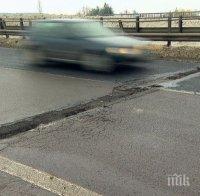 МНОГО ВАЖНО! Фатална дупка зейна на „Тракия“, има пострадали шофьори! Всичко се случва на 13-ти километър