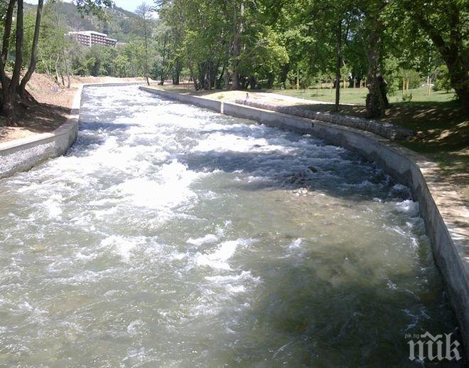 След дъждовете! Нивото на река Бистрица се е покачило почти 5 пъти