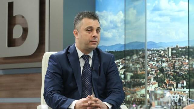 Депутатът патриот Юлиан Ангелов: Ако царското семейство има морал, трябваше да се откаже от имотите си