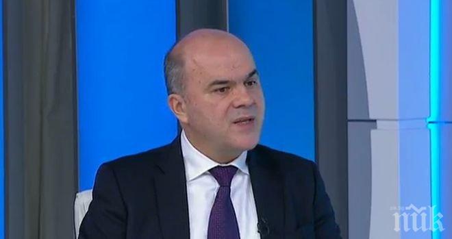 Министър Петков: Близо 10 000 безработни ще се наемат по програма „Работа“ през 2018 г.