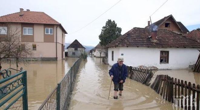 Ситуацията след наводненията в Албания остава критична