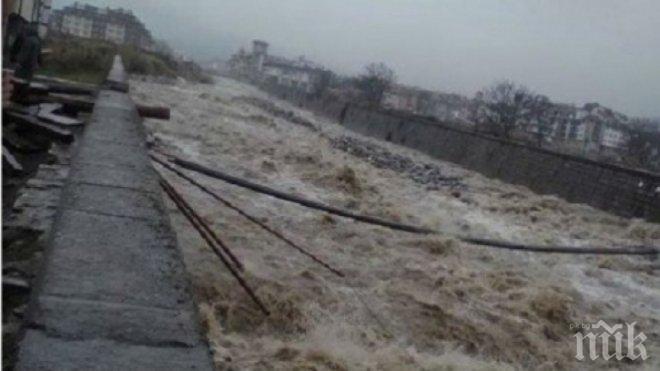 Укрепват дигата на река Глазне