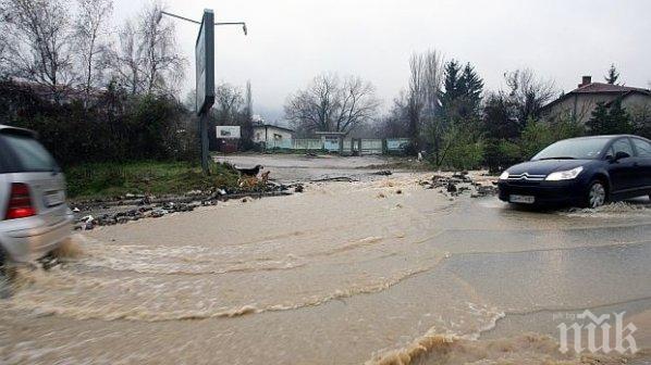 След дъждовете! Зам.-министър Стефан Балабанов: Ситуацията в областите Смолян и Кърджали остава критична, но под контрол