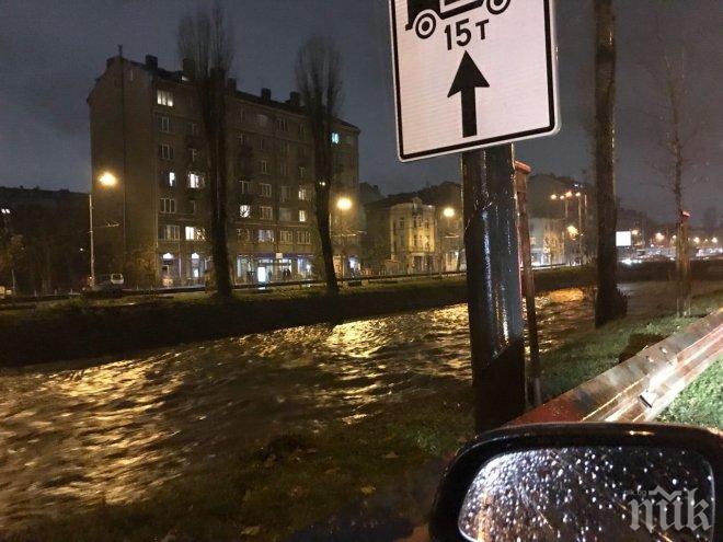 ЕКСКЛУЗИВНО В ПИК! Нивото на Владайската река в София се повишава! В МВР готови за евакуация (СНИМКИ)