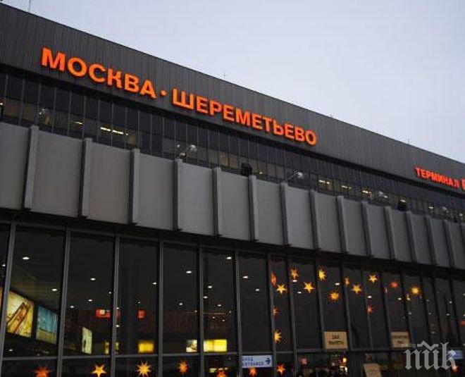 Близо 100 полета са задържани на летищата в Москва заради силните снеговалежи