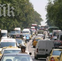 Задръствания по всички пътища в страната 
