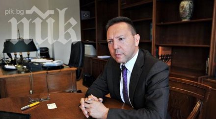 гръцкият финансов министър обяви края кризата