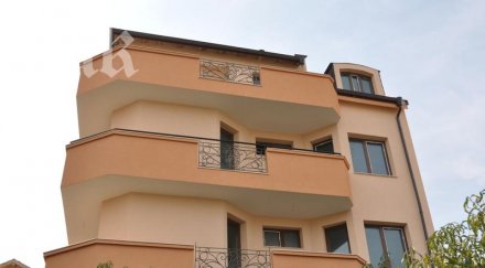 2000 сгради празни