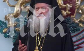 Неофит ще освети бойните ни знамена