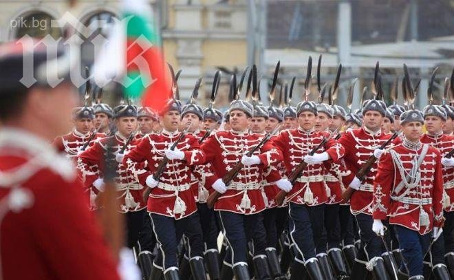 Посрещаме началника на катарската армия с пълен военен церемониал