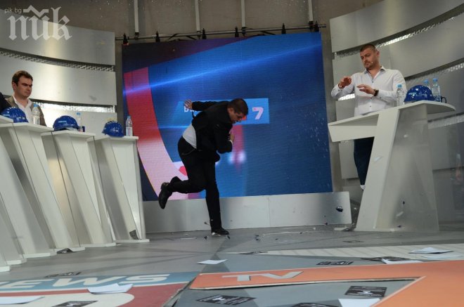 Вижте как кандидатът на ГЕРБ замеря Бареков с чаша