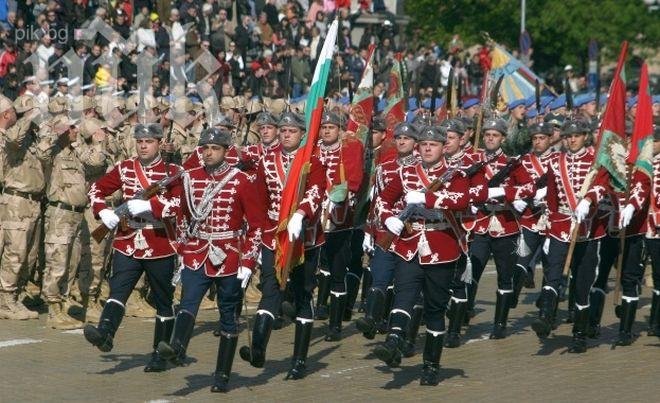 500 военни излизат на традиционен парад в София