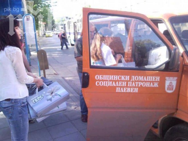 ГЕРБ впрегна общински служители да агитират немощни старци