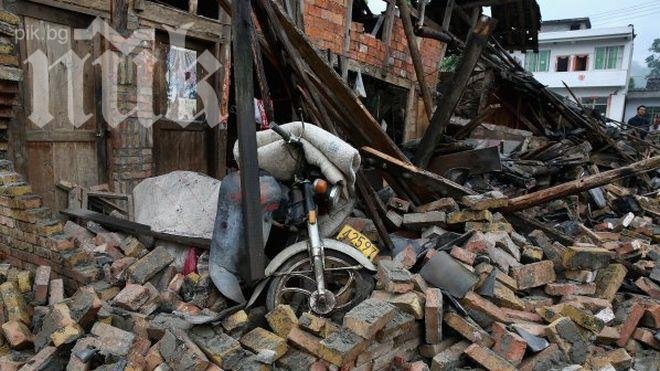 Извадиха жива жена от гробницата в Дака