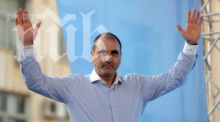 Цветанов продължава да агитира по селата