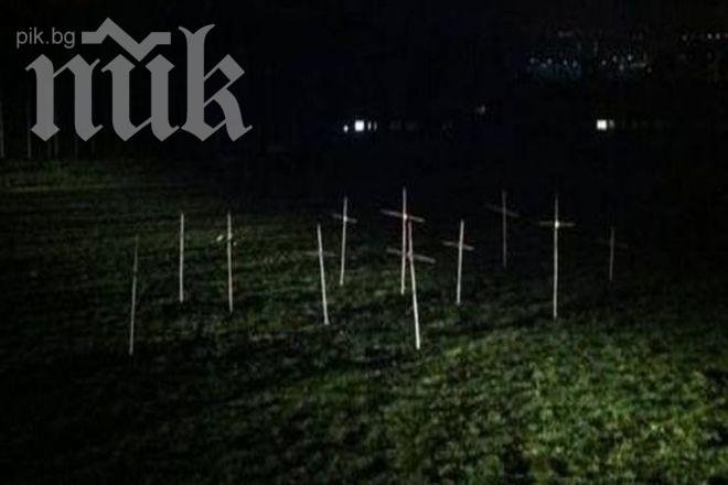 Тифози на Асколи копират колегите си от ЦСКА, забиват кръстове на терена