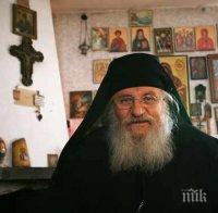 ЗОВ ЗА ПОМОЩ! Отец Иван разкри, че покривът на Добридолския манастир тече, а вътре има приютени хора