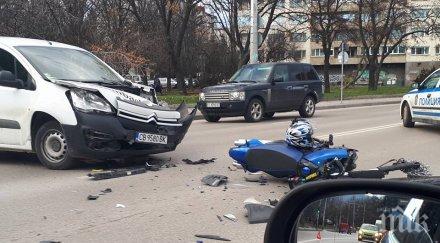 първо пик мотоциклетист заби пикап бира столицата снимки