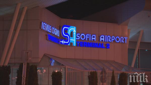 ТЕЖЪК ИНЦИДЕНТ! Сръбски самолет се разпаднал във въздуха над София, кацнал принудително