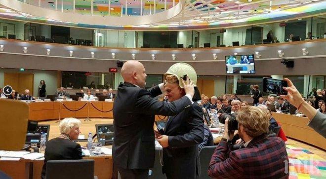 Естония предаде на България щафетата за председателството в частта Вътрешни работи с... каска (СНИМКИ)