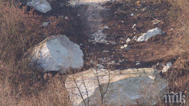 Свлачище откъсна смолянско село от света