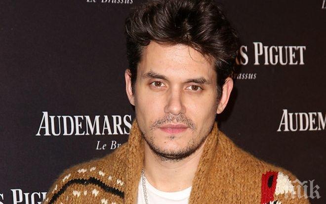 Певецът Джон Майер бе приет по спешност в болница