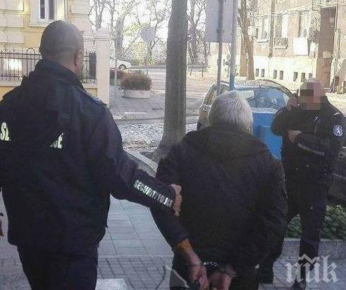 Бивш военен, превърнал в ад живота на бургазлийка, наруши домашния си арест. Отишъл да пие кафе с колеги